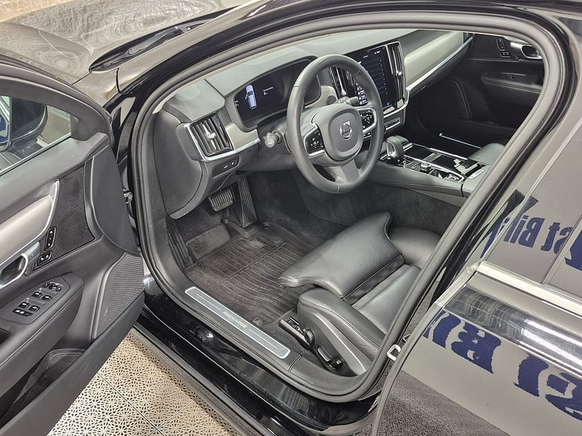 Bild 2 av Volvo V90 T6 Recharge Core Bright plug in AWD 350HK 4x4 Läder