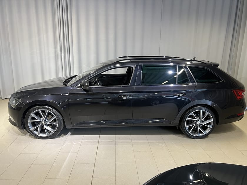 Bild 4 av Škoda Superb Kombi Combi Sportline 2.0 TDI 4x4 SCR DSG 190hk