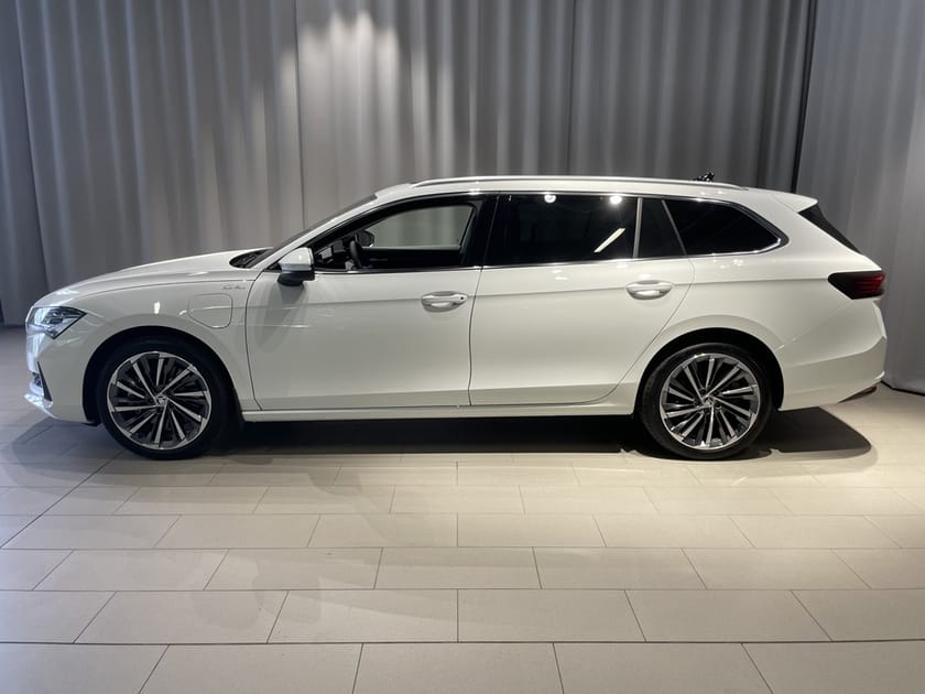 Bild 2 av Škoda Superb iV Kombi L&K Plug-in 204hk Panorama