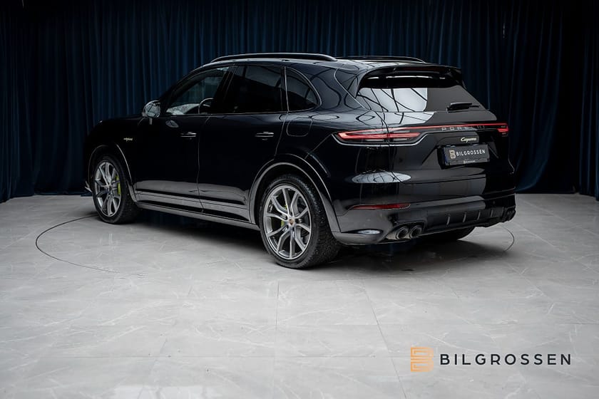 Bild 3 av Porsche Cayenne E-Hybrid SportDesign Bakaxelsytrning Softclose Panorama