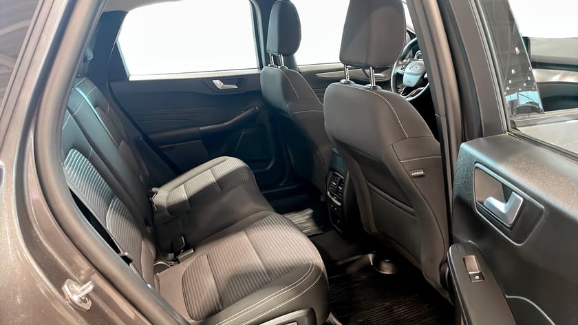 Bild 5 av Ford Kuga Plug-In Hybrid Titanium 225Hk / 64Km räckvidd / Rattvärme