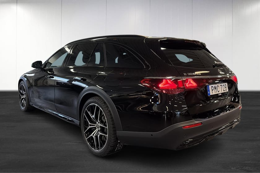Bild 4 av Mercedes-Benz E 300 d e 4MATIC All-Terrain Moms/AMG/Panorama/Burmester/Drag