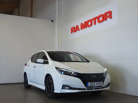 Nissan Leaf N-Connecta 40kWh | Värmepump | 360° Kamera | Moms | Nav