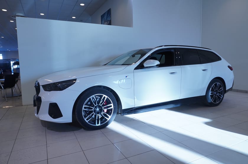 Bild 4 av BMW 530e xDrive Touring M-Sport Dragkrok, Navigation, Hud, H K