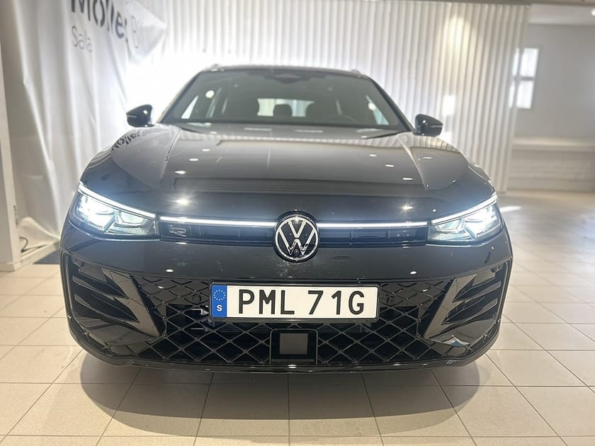 Bild 2 av Volkswagen Passat Variant eHybrid R-Line  *DRAG PANO*