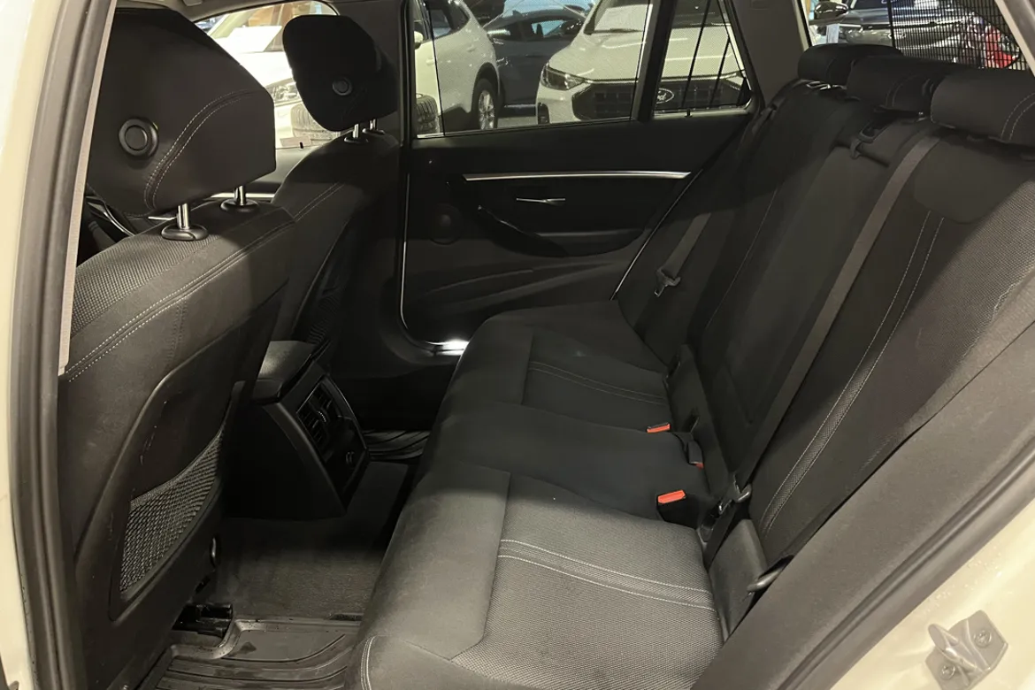 BMW 330i xDrive Touring