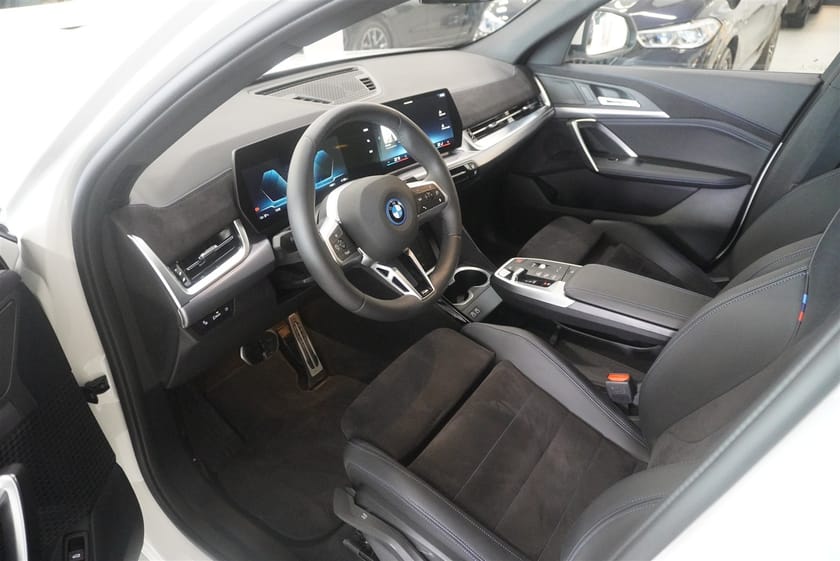 Bild 2 av BMW iX2 eDrive20 Edrive 20 M Sport Active Ed DAP Tonade Rutor