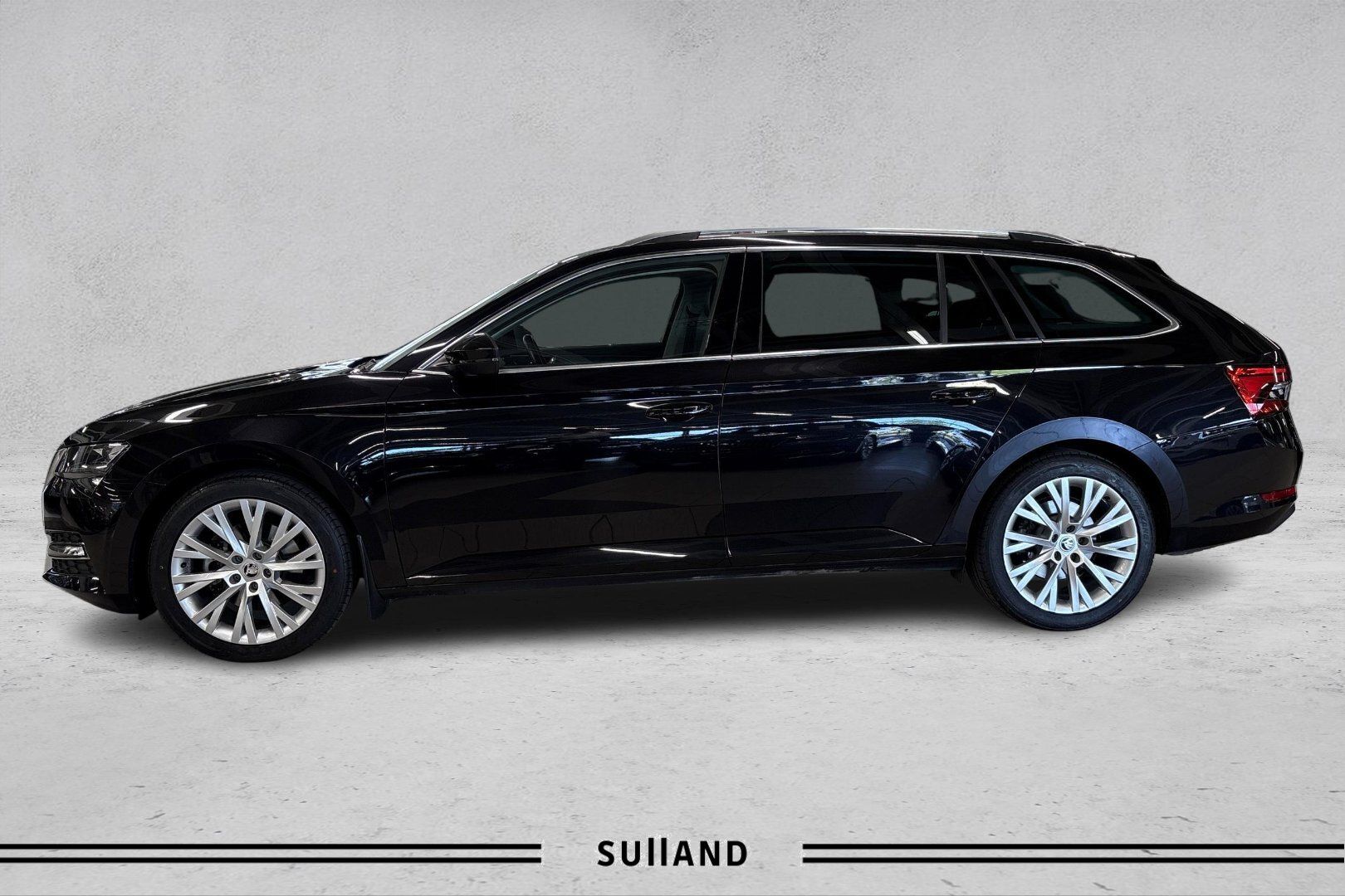 Thumnail bilde 1 av Škoda Superb Stasjonsvogn