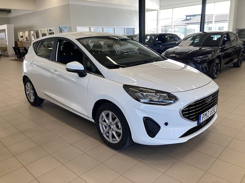 Bild 1 av Ford Fiesta Rattvärme Adaptiv farthållare