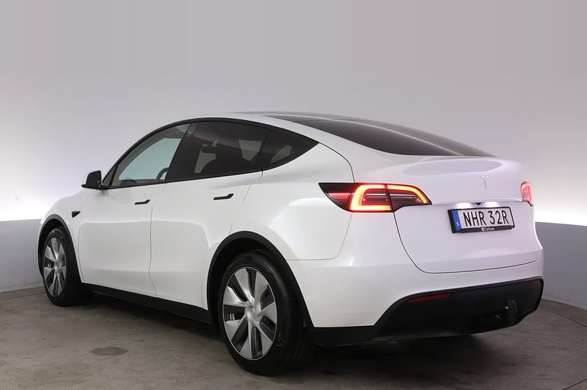 Bild 4 av Tesla Model Y Standard Range RWD Autopilot Pano Drag V-hjul
