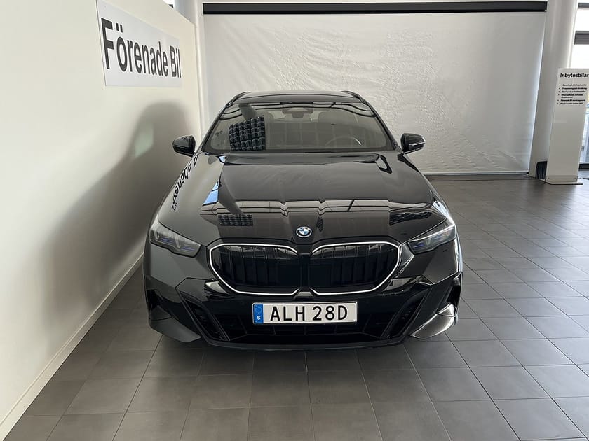 Bild 2 av BMW 530e xDrive Touring 4,95 ränta M SportPro Drag H/K Adptfarth
