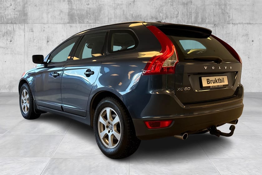 Bilde 2 av Volvo XC60 2,4D AWD / Hengerfeste/Cruise/P.Varmer/Historikk