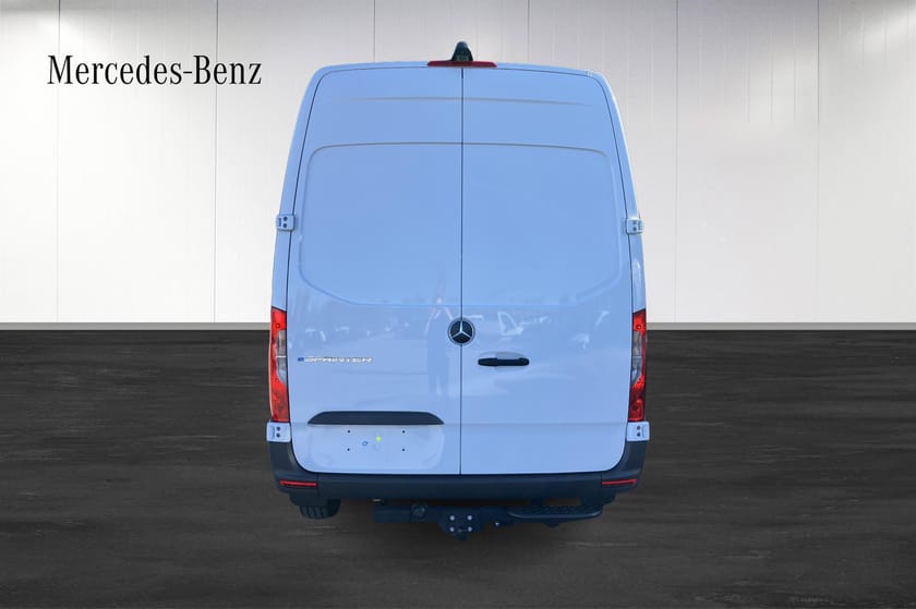 Bild 5 av Mercedes-Benz eSprinter 320 81 kWh Kampanjerbjudande där även fria vinterhjul ingår