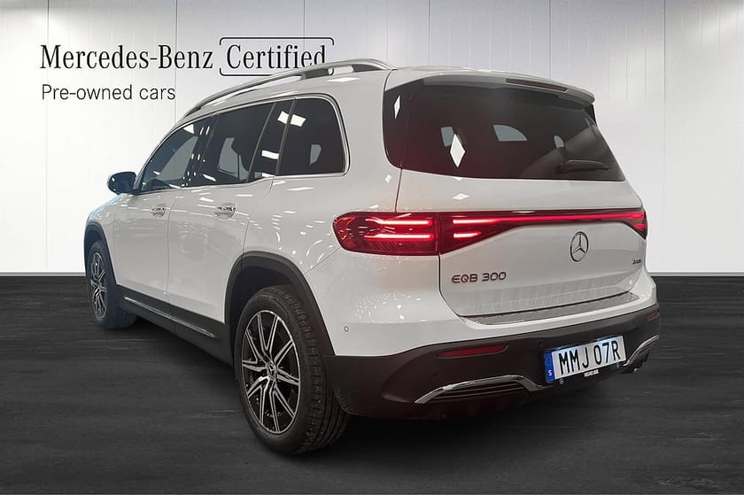 Bild 3 av Mercedes-Benz EQB 300 4MATIC AMG Distronic Panorama Rattvärme