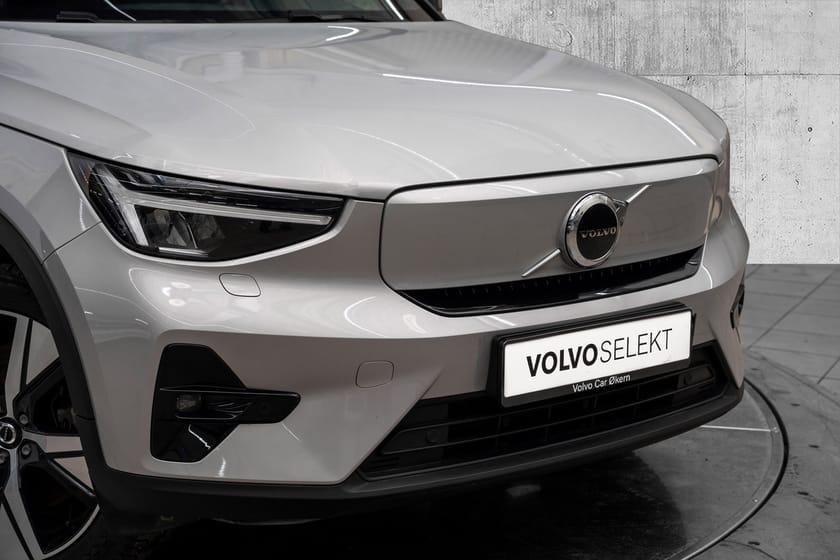 Bilde 2 av Volvo XC40 Recharge Twin motor El. Plus 408hk AWD - Flott fargekombinasjon!