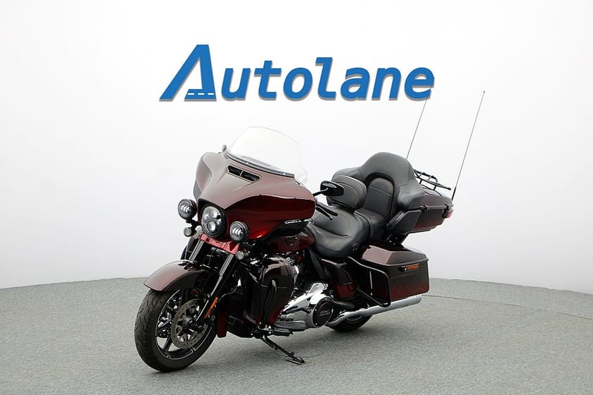 Bild 4 av Harley-Davidson Ultra Limited CVO *Dr Jekill & mr Hyde