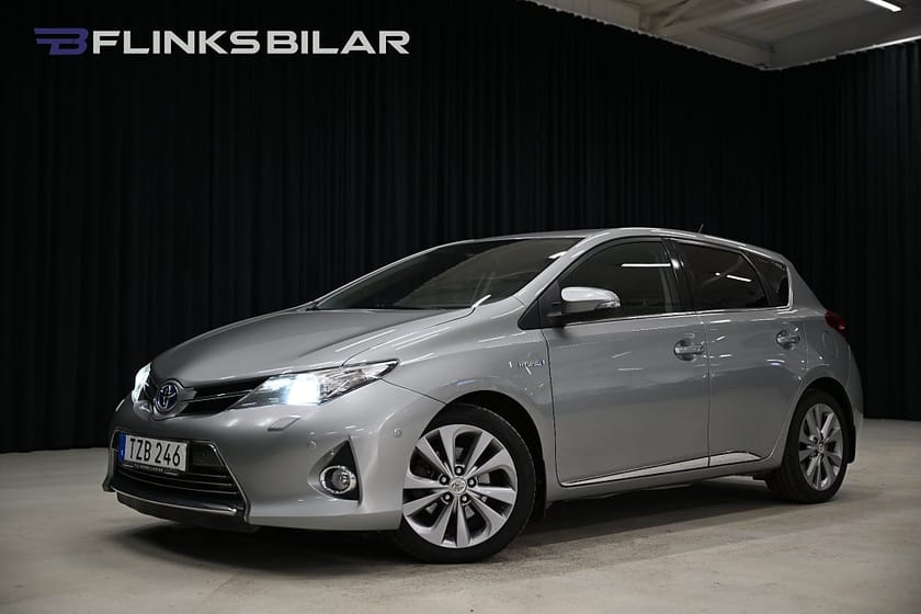 Bild 1 av Toyota Auris Hybrid 136HK Executive|GPS|Backkamera|17"|ParkAssist