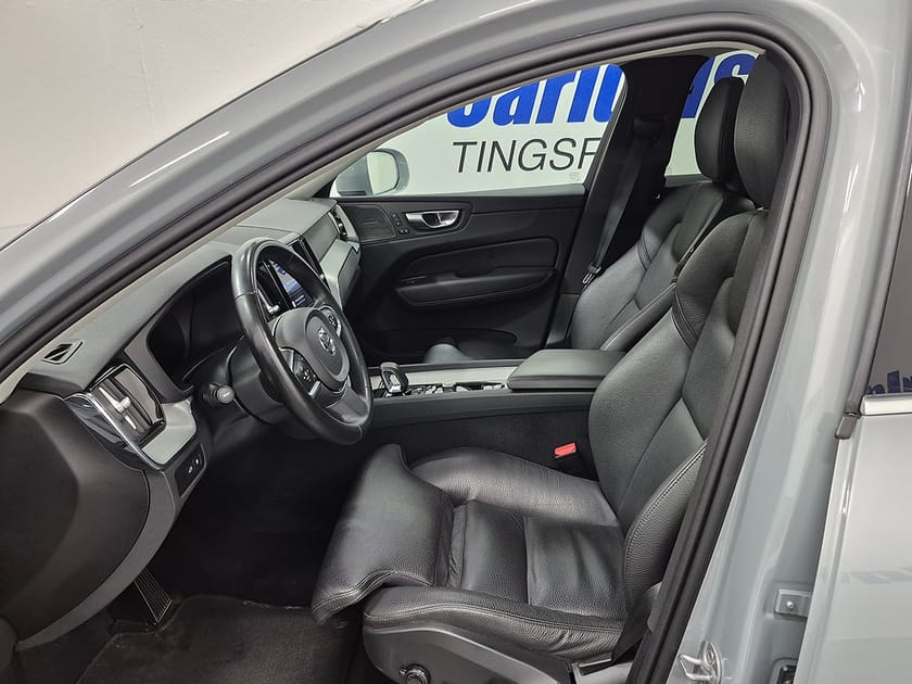 Bild 2 av Volvo XC60 T6 Recharge Core Bright plug in AWD 350HK 4x4 Panorama