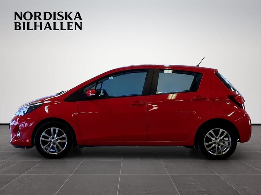 Bild 4 av Toyota Yaris 5-dörrar 1.33 Dual VVT-i Active Nyservad Backkamera