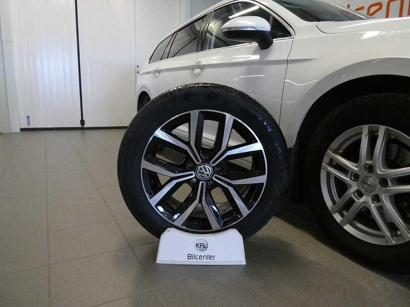 Bild 2 av Volkswagen Passat Sportscombi 2.0 TDI Aut-Drag-Värmare-Kamera-Navi-SoV