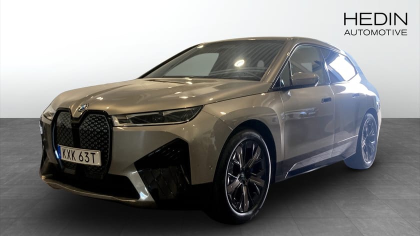 Bild 1 av BMW iX xDrive50 Innovation / Sport pkt / Drag / Harman Kardon