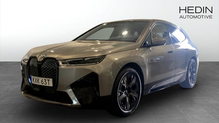 BMW iX xDrive50 Innovation / Sport pkt / Drag / Harman Kardon