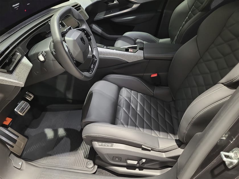 Bild 2 av Peugeot E-3008 GT Ultimate Electric  5-d SUV - Demo. Drag.