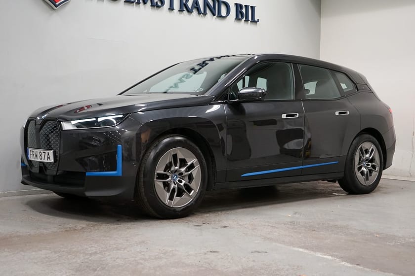 Bild 3 av BMW iX xDrive40 326hk Comfort Pano Drag H/K 3D DAP 4zon 20"