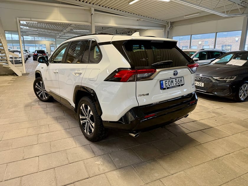 Bild 4 av Toyota RAV4 Laddhybrid Plug-in Hybrid E-CVT X-Edition Eu6 Drag Backkamera Moms