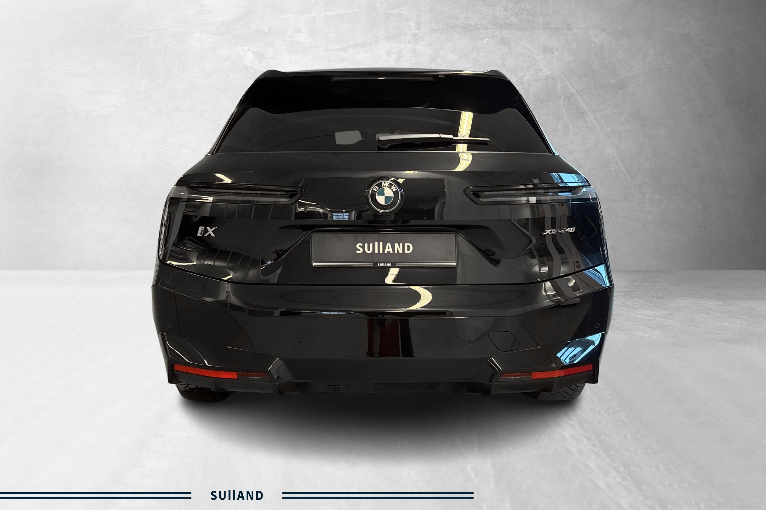 Thumnail bilde 3 av BMW iX xDrive40