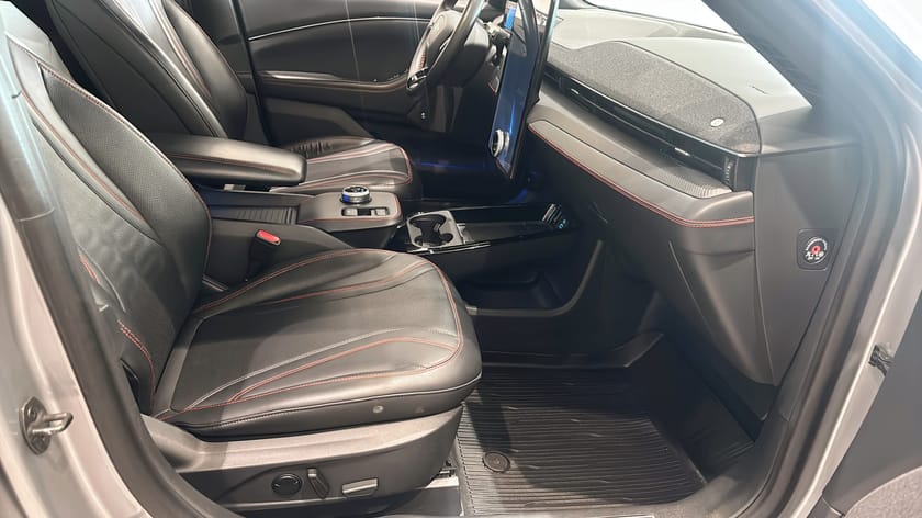 Bild 3 av Ford Mustang Mach-E Long Range AWD Teknikpaket 351hk