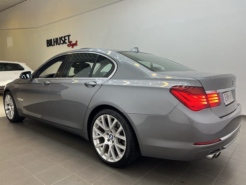 Bild 4 av BMW 730d xDrive 730 258hk Tlucka/HUD/Läder/Navi/Bkamera/Softclose