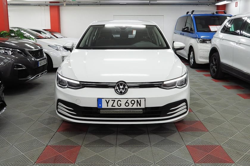 Bild 4 av Volkswagen Golf 1.0 eTSI Mildhybrid SoV Hjul CarPlay Base Moms