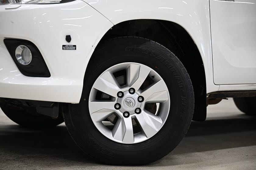 Bild 3 av Toyota Hilux Dubbelhytt 2.4 AWD 150HK Automat|Dubbelhytt|Flaklock|Drag|Värmare