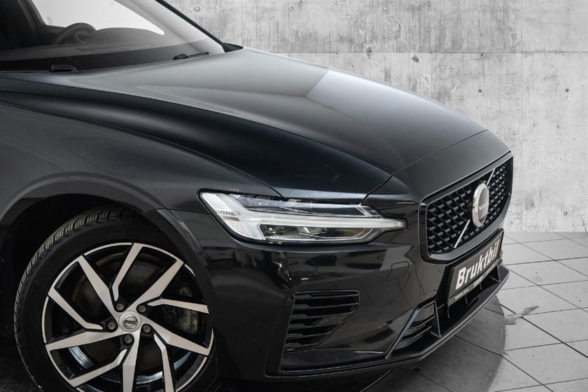 Bilde 2 av Volvo V60 Recharge T6 Plus Dark SEMI.EL.HF|H&K|SUB|19"|TONEDE+