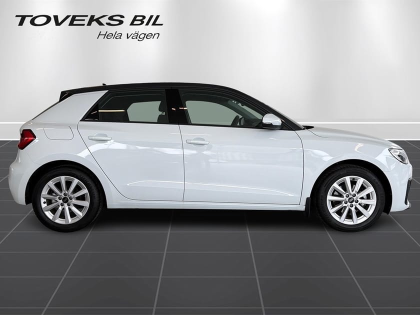 Bild 2 av Audi A1 Sportback 30 TFSI PROLINE 116 HK/Svart Kontrast tak
