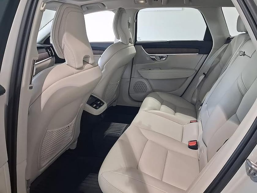 Bild 4 av Volvo V90 Cross Country B4 MILDHYBRID AWD 197HK 4x4 Panorama Läder