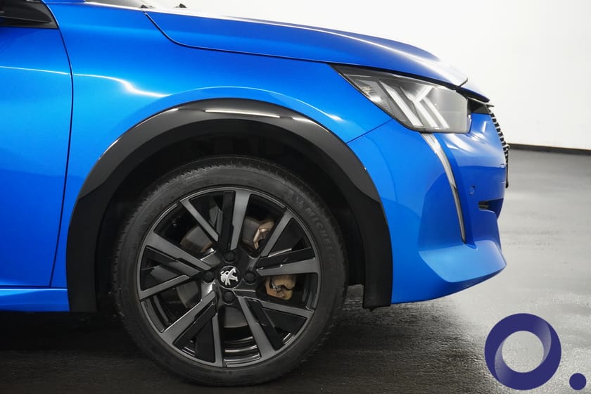 Bilde 2 av Peugeot e-208 GT 136 hk Panorama glasstak