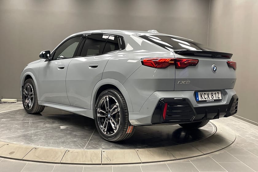 Bild 5 av BMW iX2 xDrive30 /  M Sport / Alu 19" / Drag