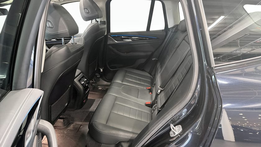 Bild 5 av BMW iX3 286hk Pano HUD H/K DAP 360