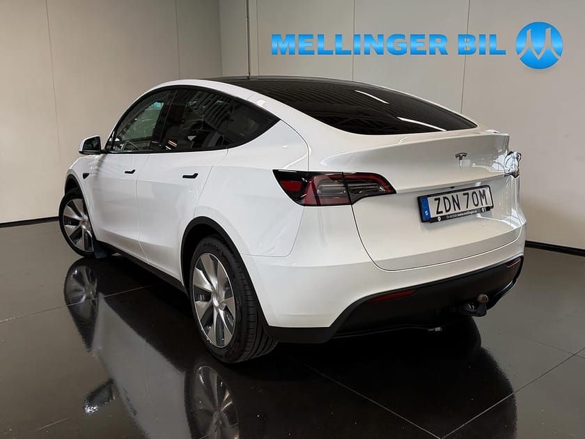 Bild 4 av Tesla Model Y Standard Range RWD Dragkrok Panorama