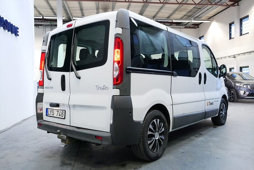 Bild 3 av Renault Trafic Kombi 2.0 dCi 9-sits | 1421kr/mån | Aut| Drag