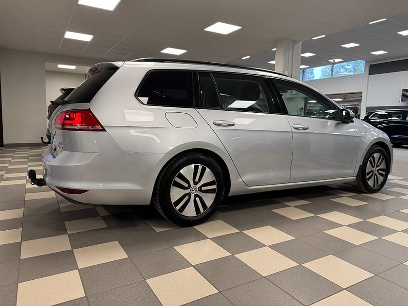 Bild 3 av Volkswagen Golf Sportscombi 1.6 TDI DPF BMT Masters Euro 5