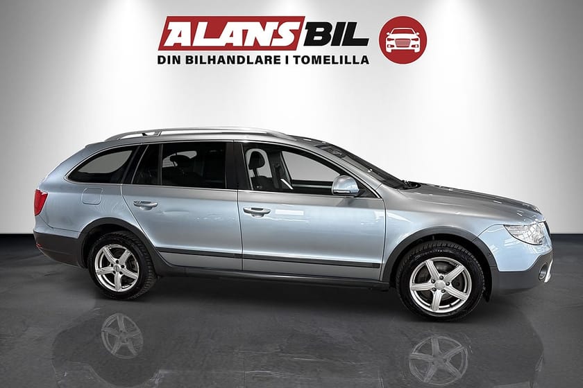 Bild 2 av Škoda Superb Kombi Skoda 2.0 TDI 4x4 Elegance Euro 5  0% RÄNTA