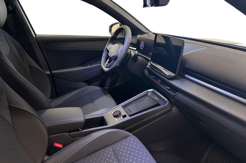 Bild 5 av Volkswagen T-Roc R-LINE  1.5 ETSI 150 HK DSG7