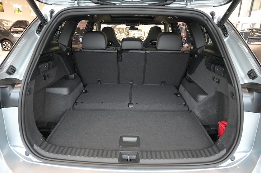 Bild 4 av Volkswagen Tayron 7-seater R-Line Edition Black Style, Drag, Värmare
