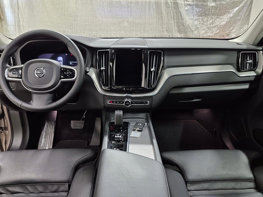 Bild 4 av Volvo XC60 T6 Recharge Plus Dark AWD 350HK 4x4 Panorama Läder