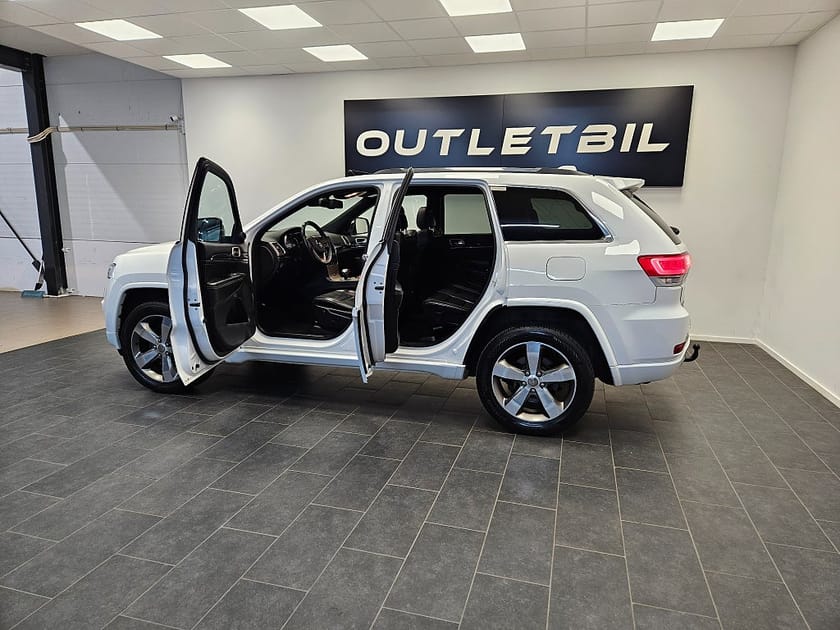 Bild 4 av Jeep Grand Cherokee Overland 3.0 V6 CRD 250hk 4WD 4x4 Panorama Läder Drag