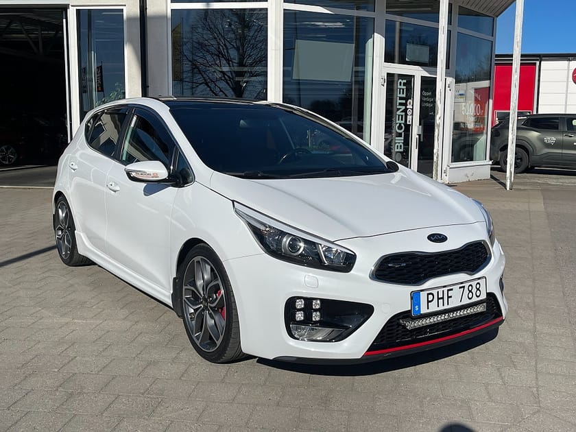 Bild 3 av Kia cee'd GT 1.6 GDI manuell 204 hk Dragkrok