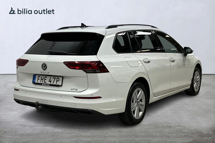 Bild 5 av Volkswagen Golf Sportscombi 1.5 eTSI DSG 131hk Cockpit Drag Backkamera